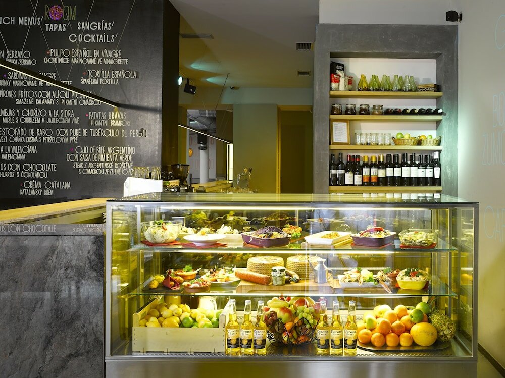 Фото The Icon Hotel & Lounge