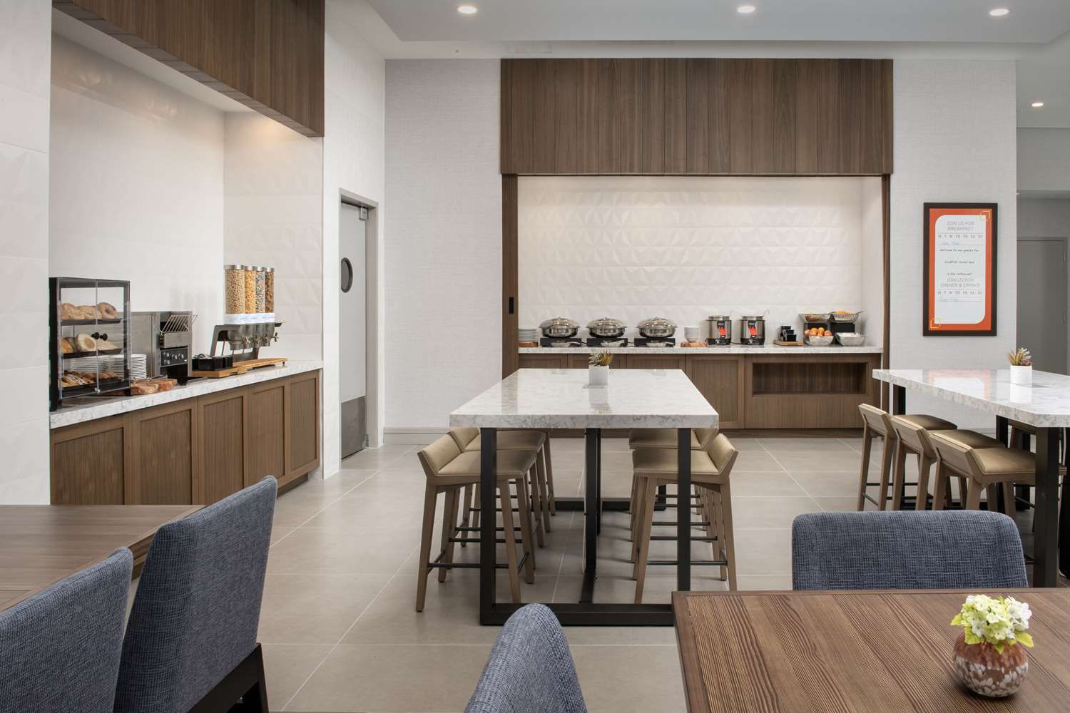 Фото Hilton Garden Inn Pensacola Downtown