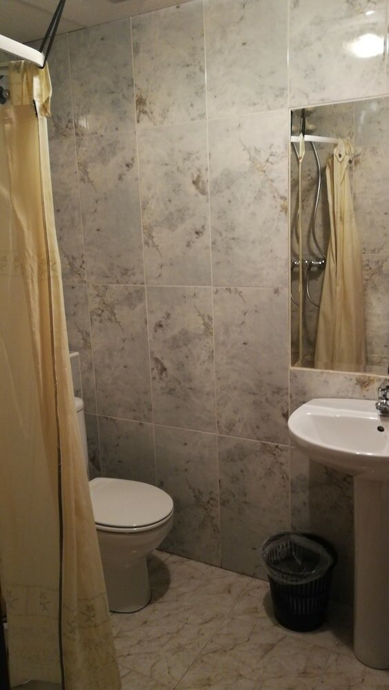 Фото Hostal La Embajada