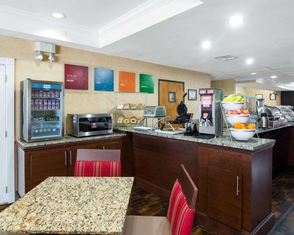 Фото Comfort Suites Las Colinas Center