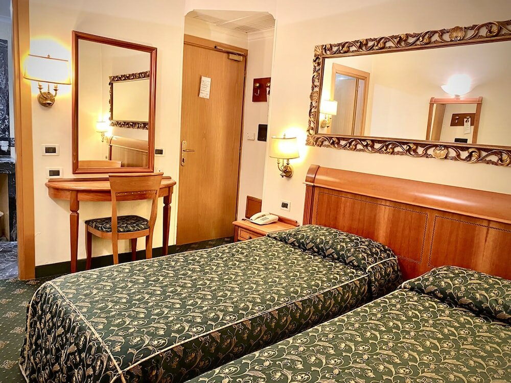 Фото Champagne Palace Hotel