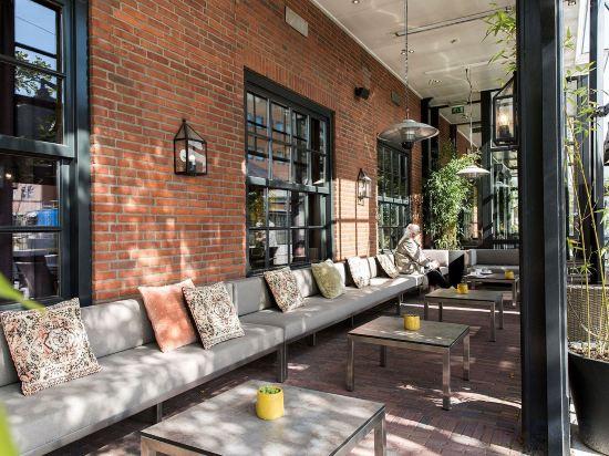 Фото Oranje Hotel Leeuwarden