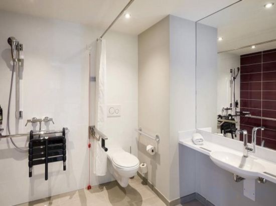 Фото Premier Inn Hamburg City