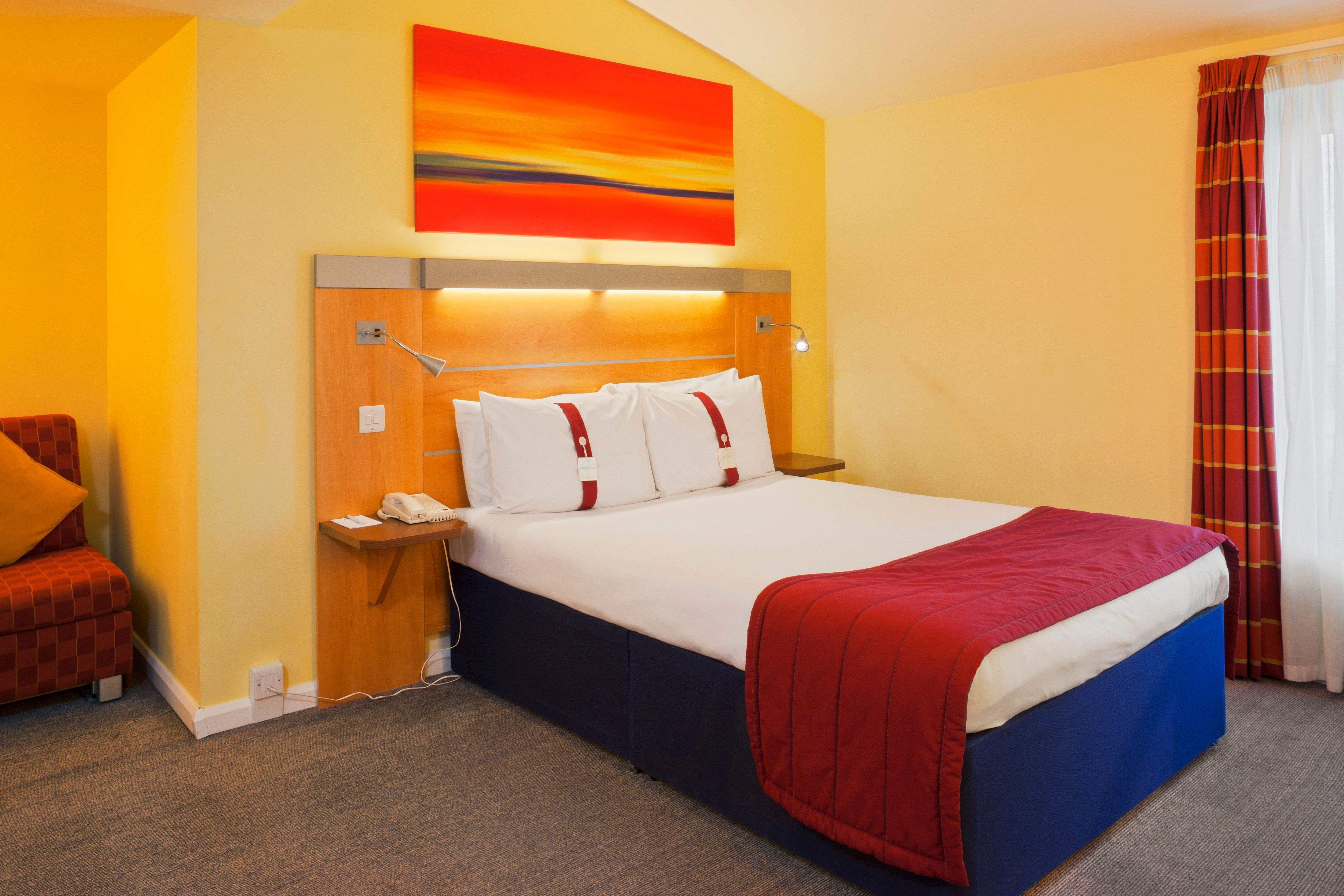 Фото Holiday Inn Express London - Swiss Cottage, an Ihg Hotel