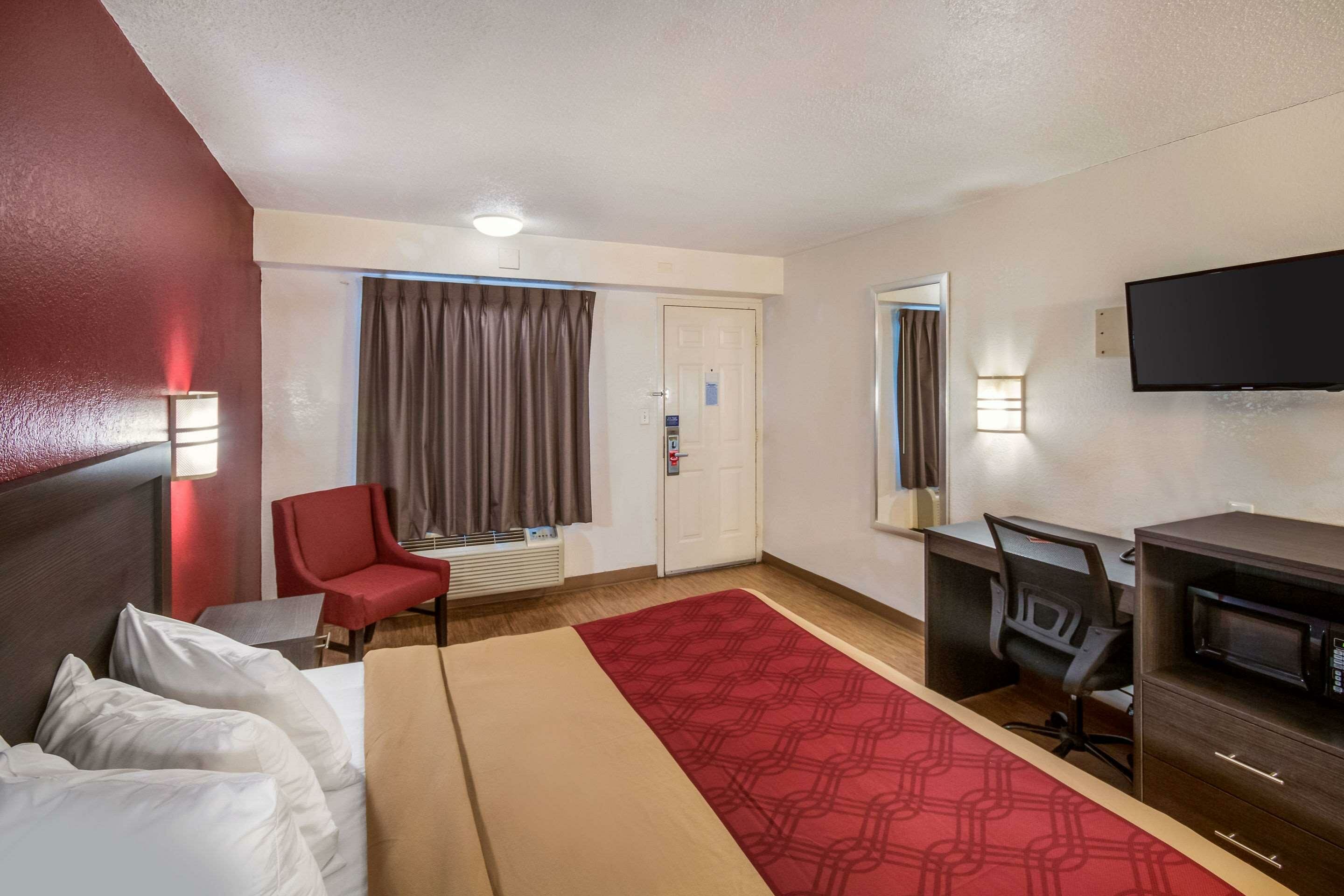 Фото Super 8 by Wyndham Charleston Wv