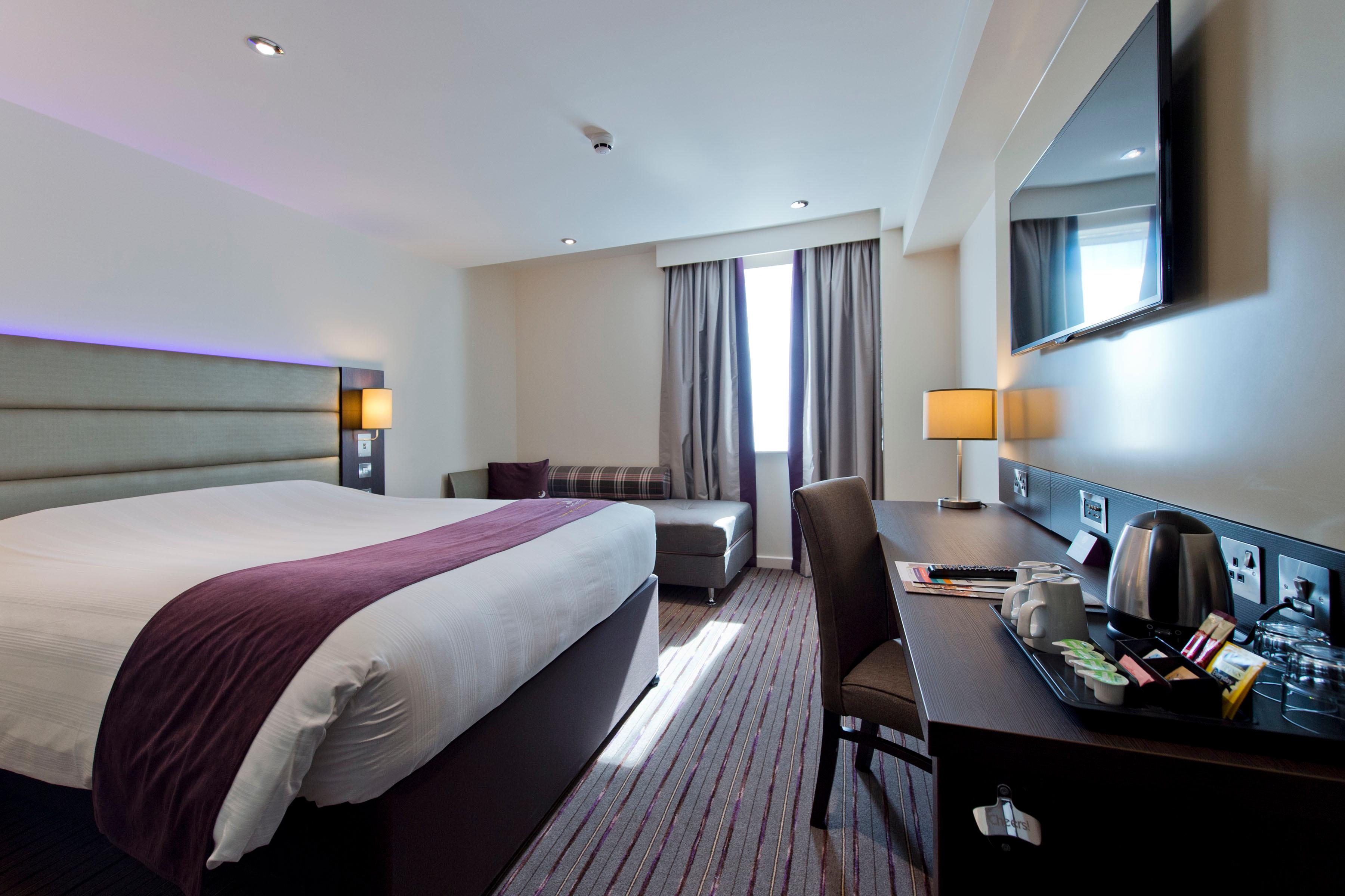 Фото Premier Inn London Southgate