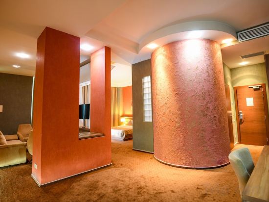 Фото Avenue Hotel