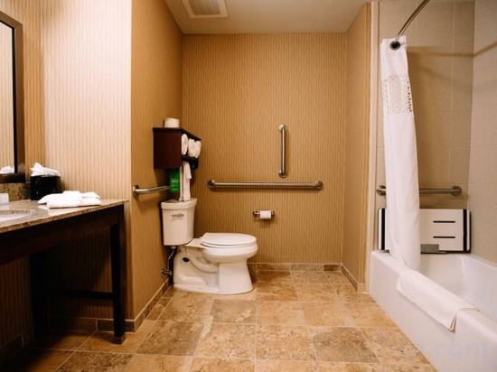 Фото Hampton Inn & Suites Minot Airport, Nd