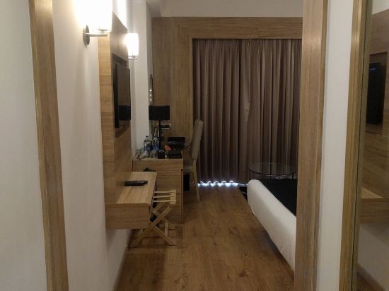 Фото Lemon Tree Premier City Center Gurugram