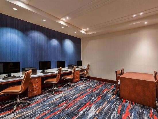 Фото Holiday Inn Express and Suites Fisherman's Wharf, an Ihg Hotel