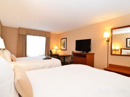 Фото Hampton Inn & Suites by Hilton Langley-Surrey