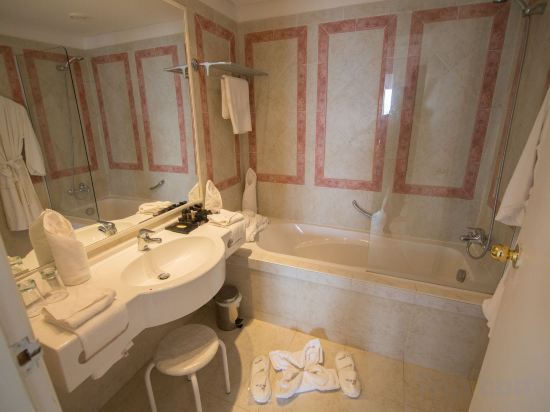 Фото Golden Tulip Taj Sultan