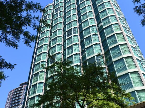 Фото Rosedale on Robson Suite Hotel