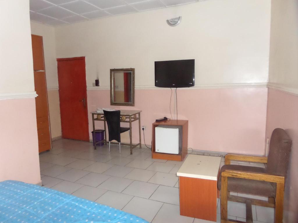 Фото Aneio Hotel