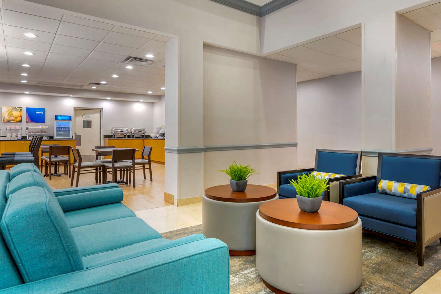 Фото Comfort Suites Near Universal Orlando Resort