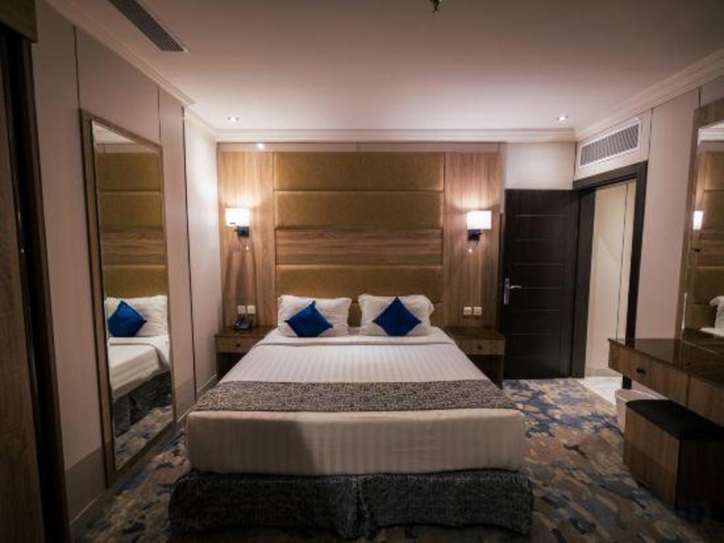 Фото Ebreez Grand Hotel