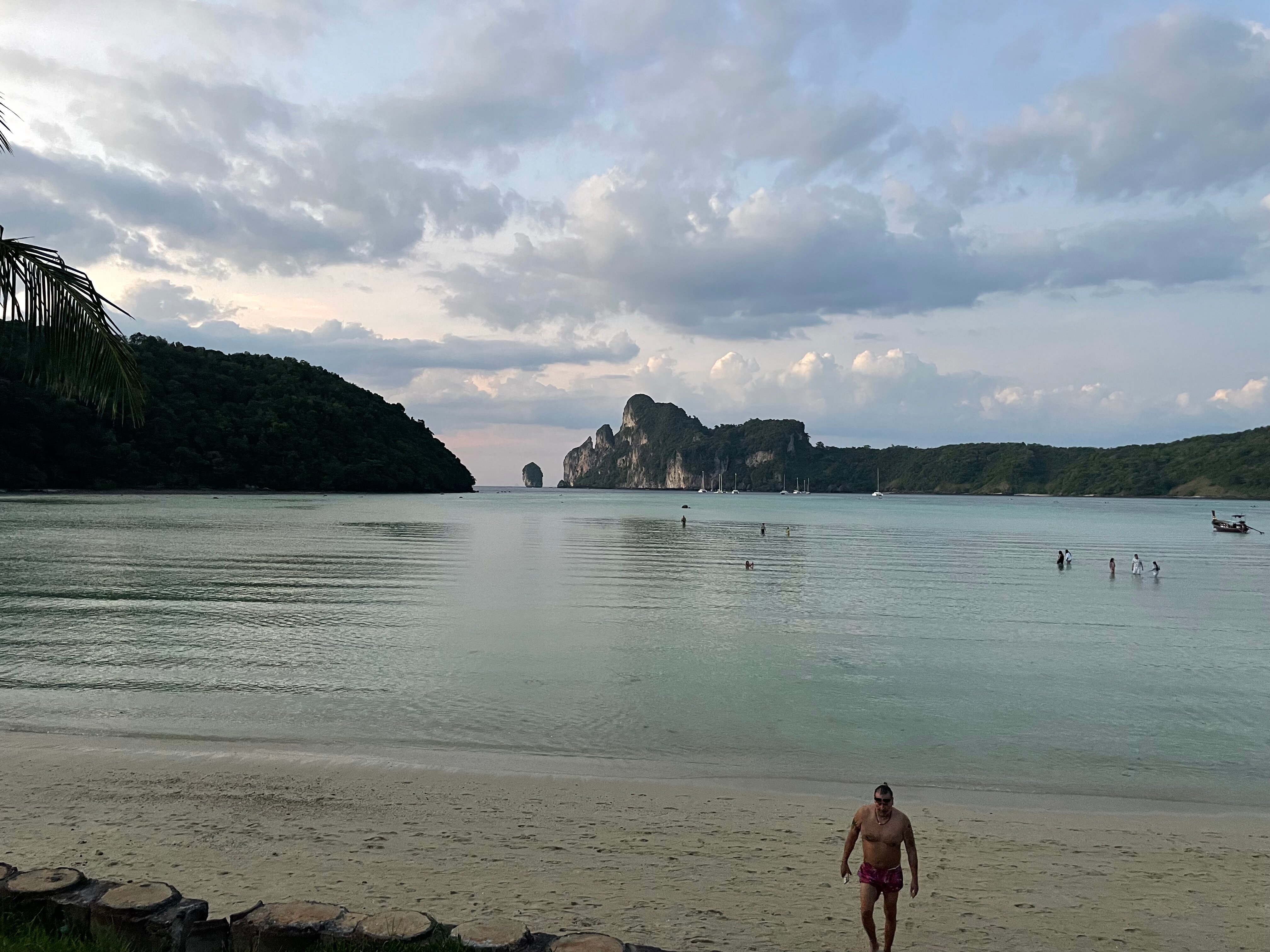 Фото Phi Phi Island Cabana Hotel