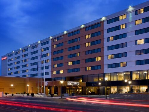 Внешний вид отеля Sheraton Hartford Hotel at Bradley Airport в Уиндзор-Локсе, фото 4