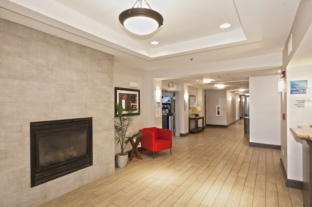 Фото Holiday Inn Express Hotel & Suites Chanhassen, an Ihg Hotel