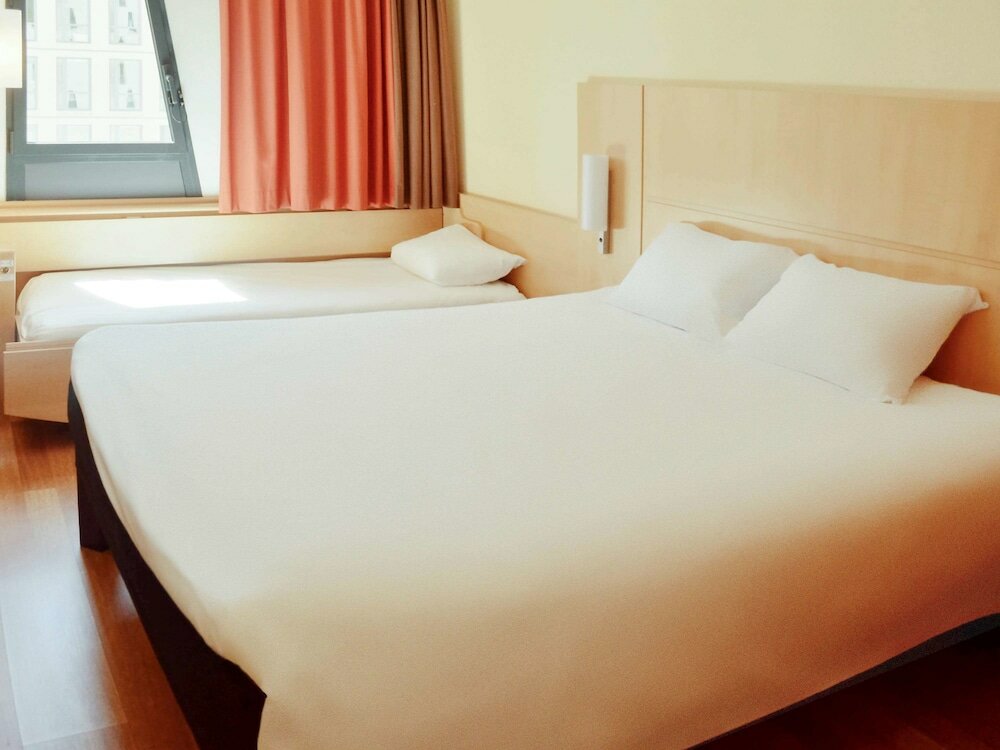 Фото Ibis Marseille Centre Euromed