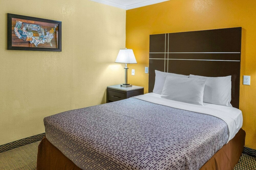 Фото Econo Lodge Beach and Boardwalk