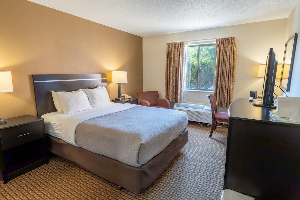 Фото Quality Inn & Suites Sun Prairie Madison East