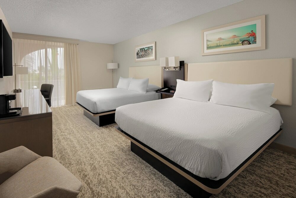 Фото Fairfield Inn And Suites by Marriott Palm Beach