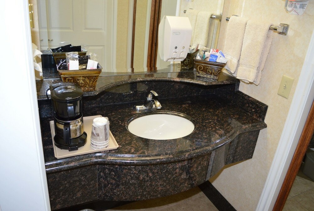 Фото Dynasty Suites Redlands