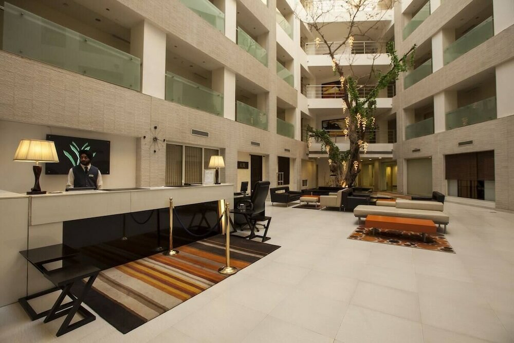 Фото Avalon Courtyard