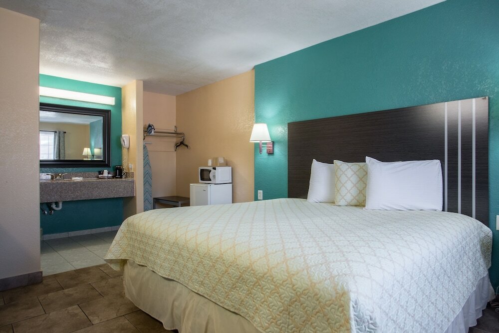 Фото Pinn Road Inn and Suites