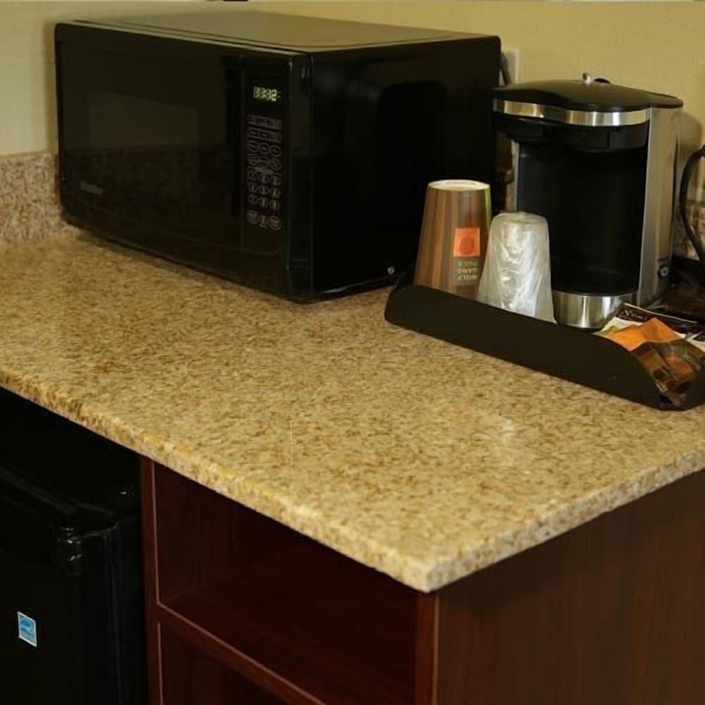 Фото Cobblestone Hotel & Suites - Wayne