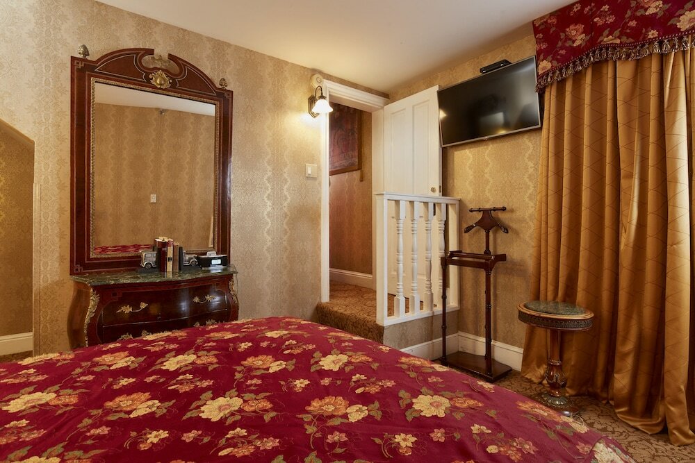 Фото Queen Anne Hotel