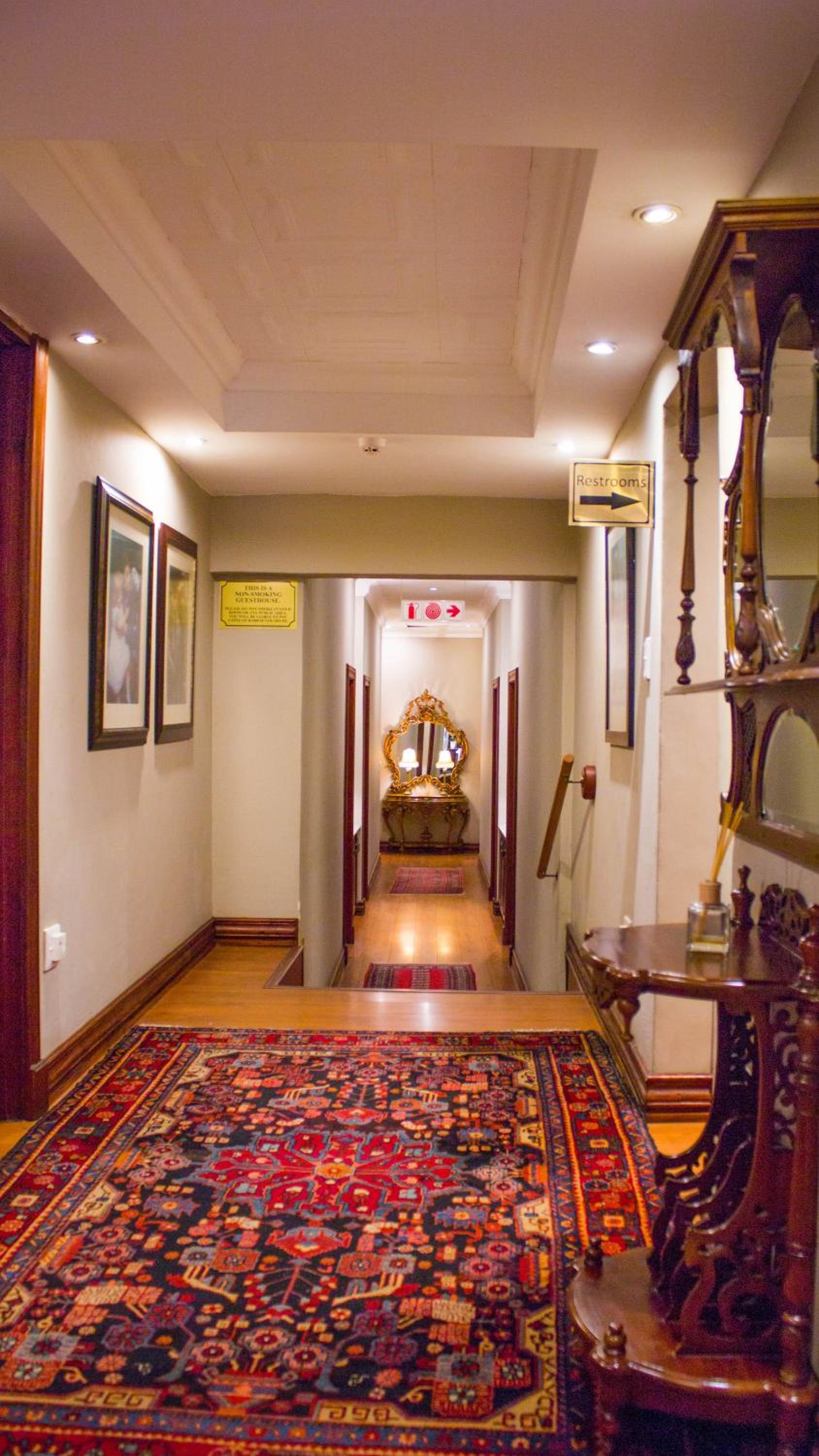 Фото Candlewoods Guesthouse