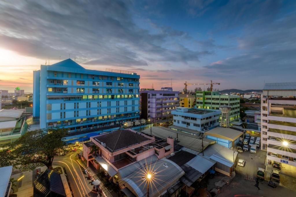 Фото отеля 1