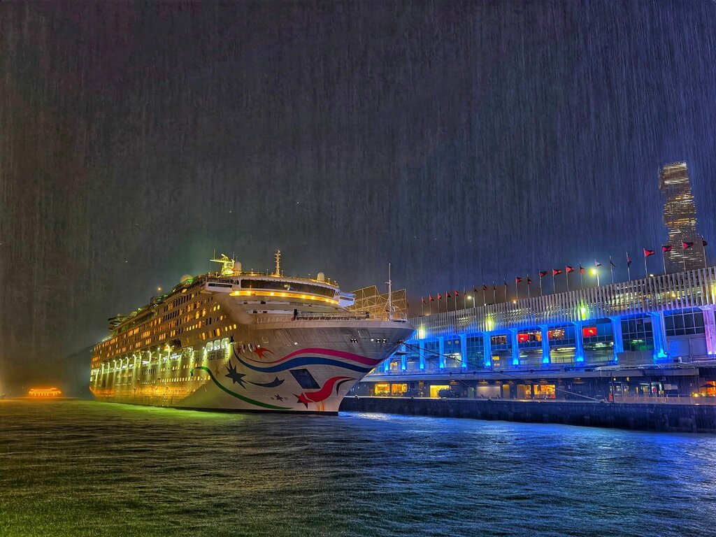 Sea and river stations Ocean Terminal, Kowloon, photo