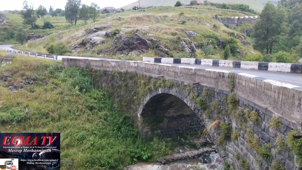 Genre sculpture Hystorical bridge, Lori, photo
