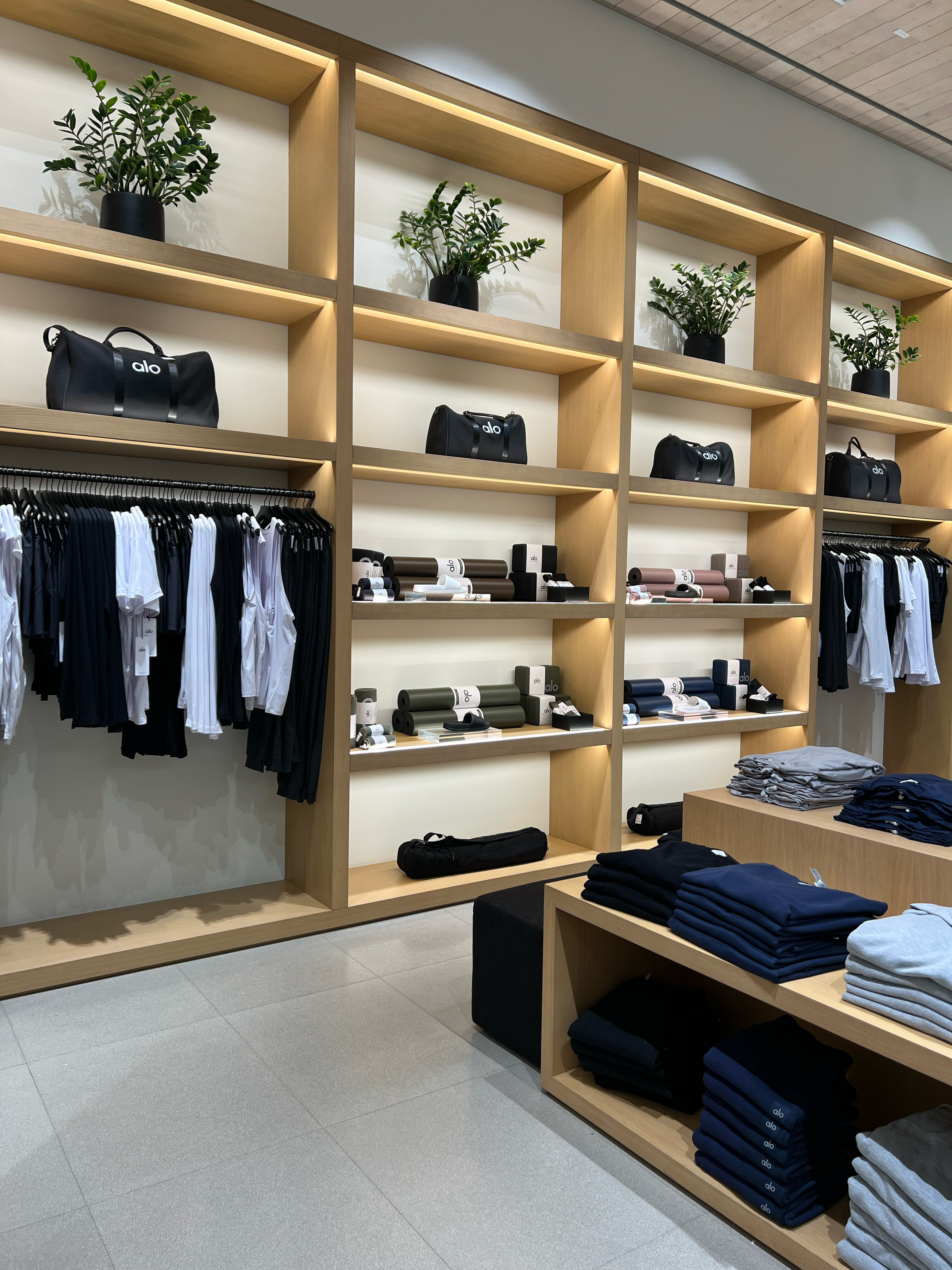 Alo Yoga, clothing store, Dubai Mall, Downtown Dubai, Dubai  Yandex Maps