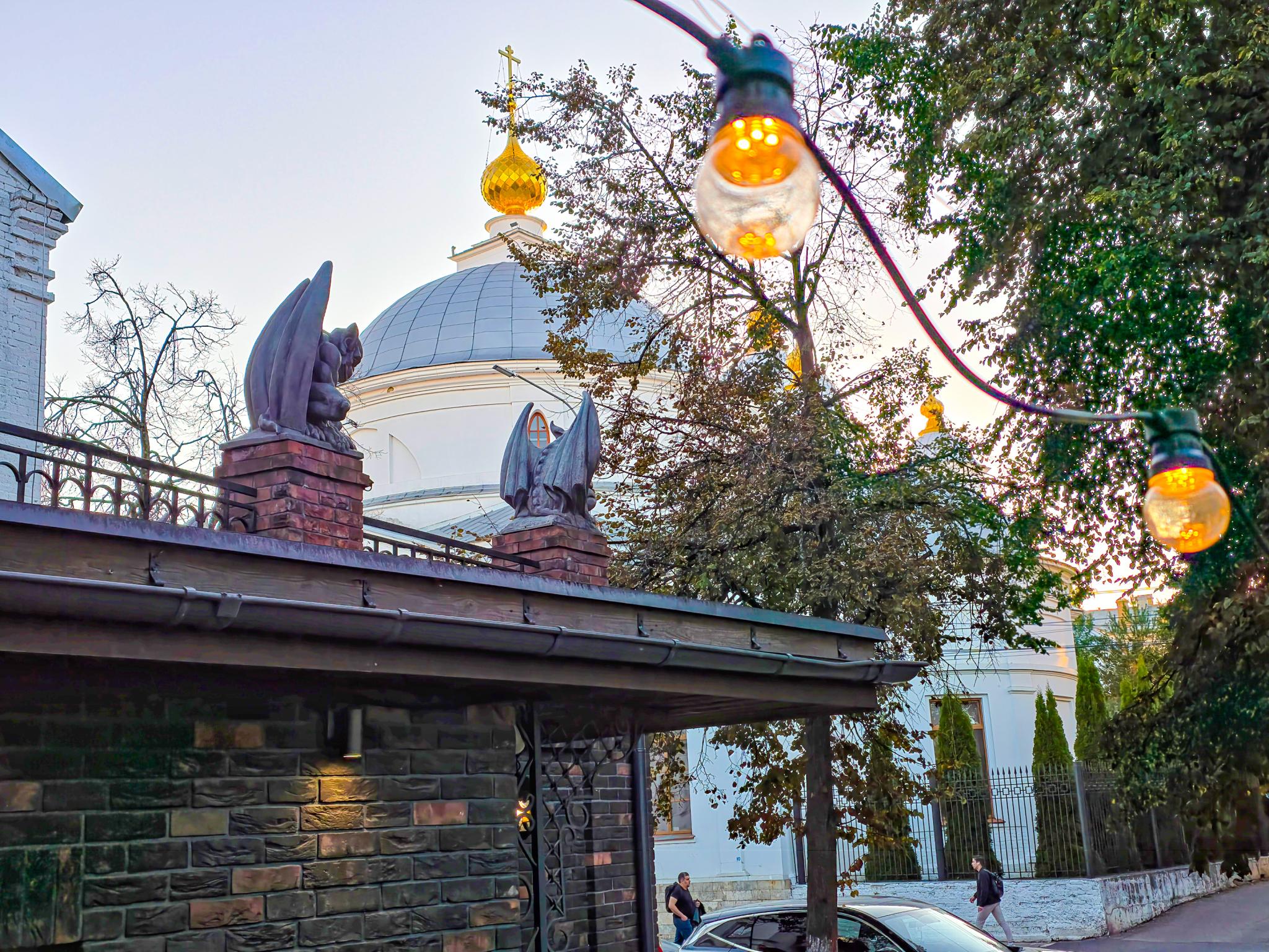 Фото Дом с гаргульями