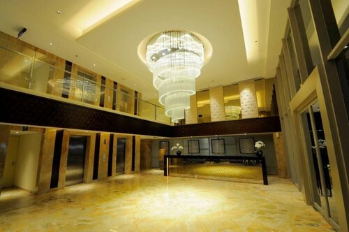 Гостиница Louis Kienne Hotel Pandanaran в Семаранге