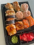 Sushi tochka (Novobaydaevskiy Microdistrict, ulitsa Bratyev Sizykh, 7А), tienda de sushi y rollos