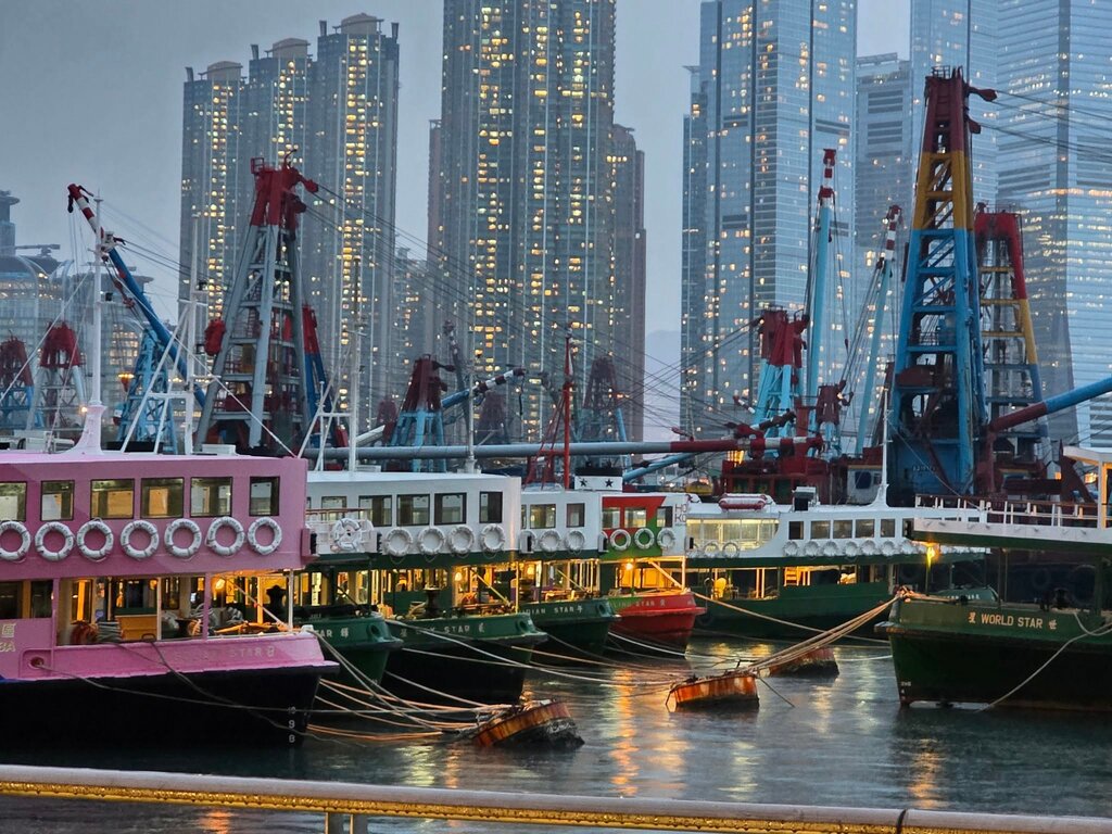 Park Hoi Fai Road Promenade, Kowloon, photo