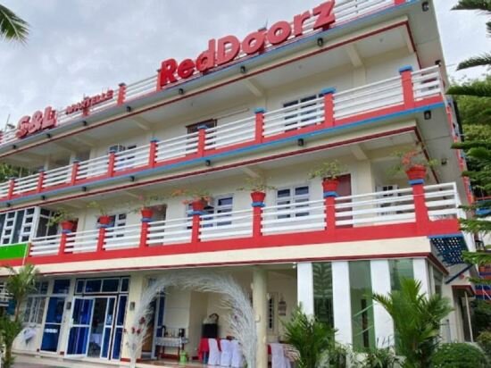 Hotel RedDoorz @ S & L Apartelle Daraga Albay, Province of Albay, photo