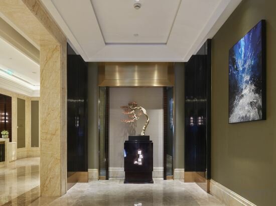 Фото The Island Hotel