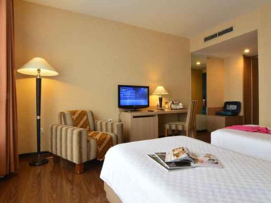 Фото Istana Hotel