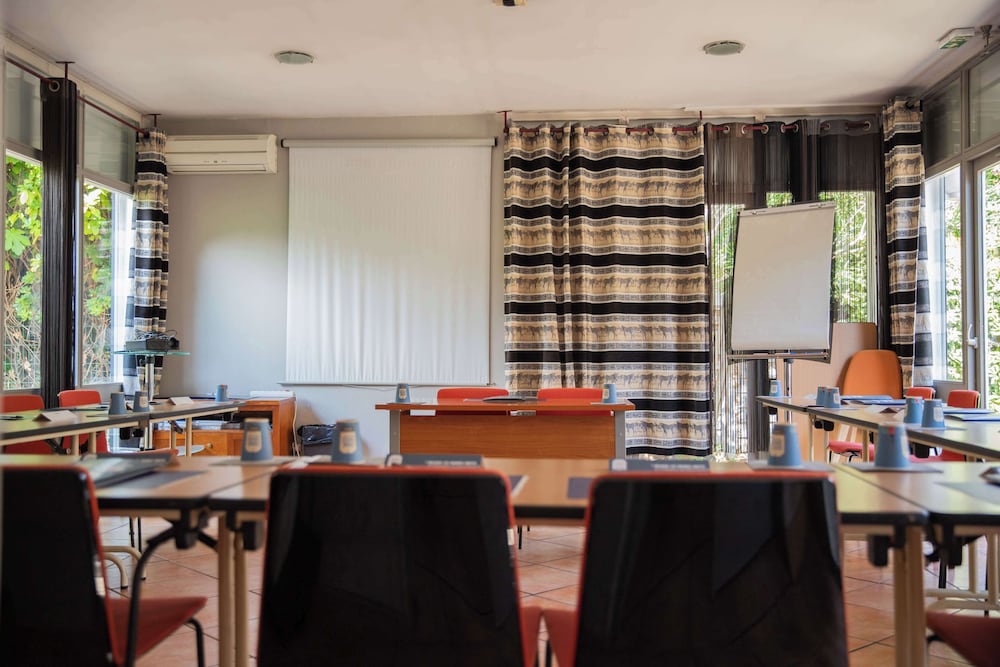 Фото Kyriad Nimes Ouest