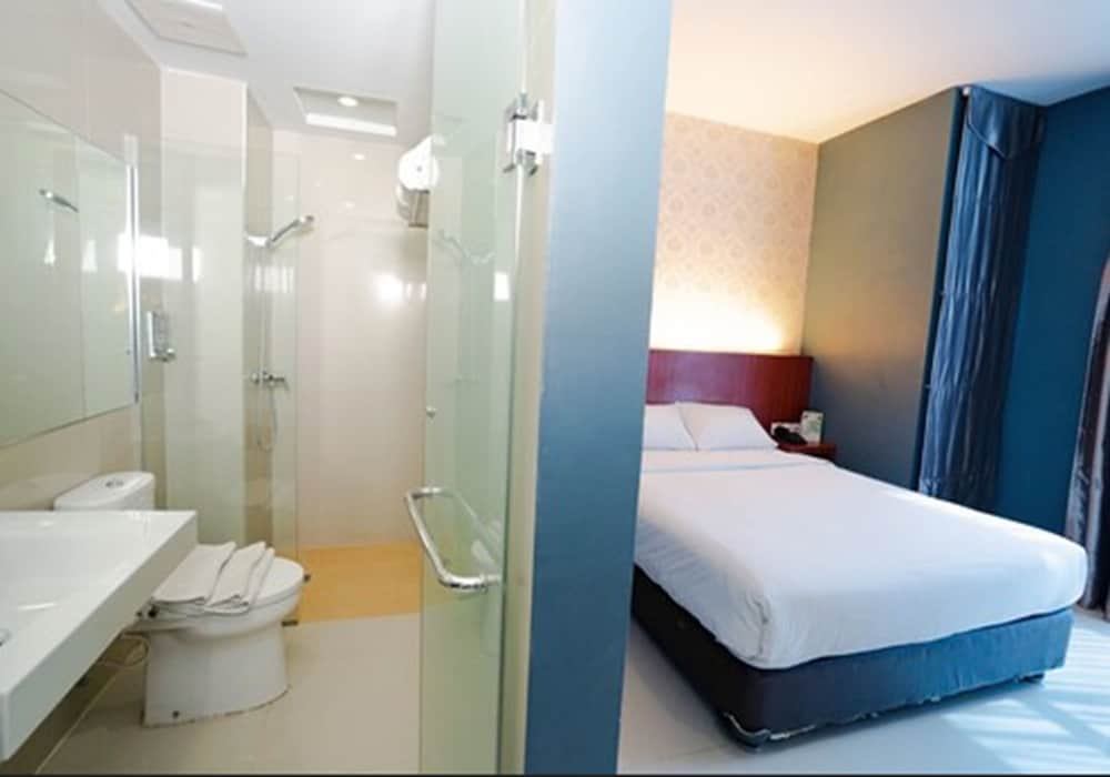 Фото The Crew Hotel Kualanamu International Airport