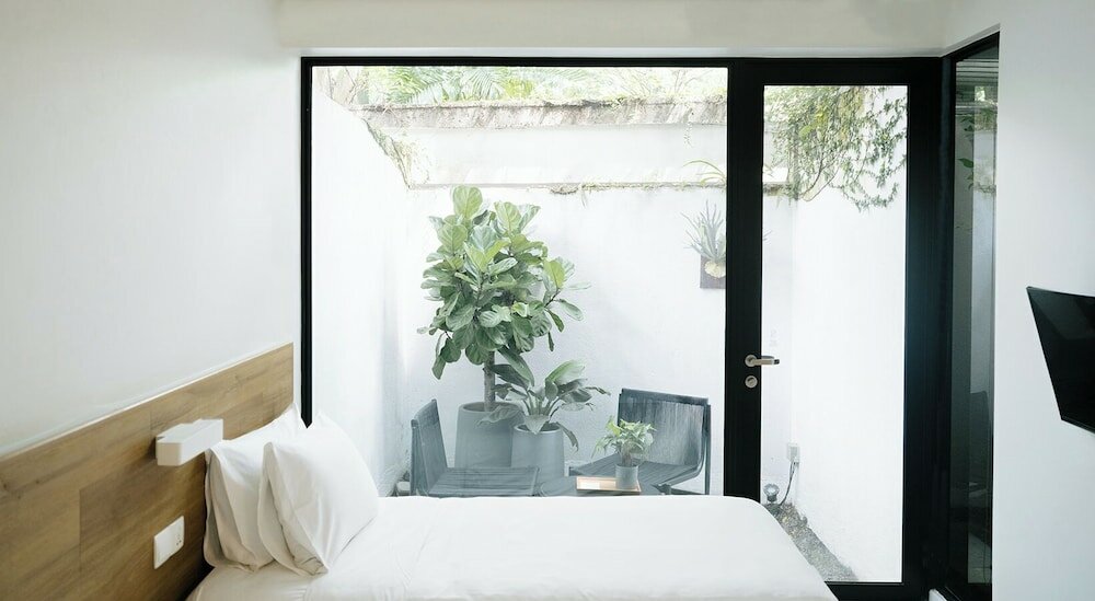 Фото Lloyd's Inn