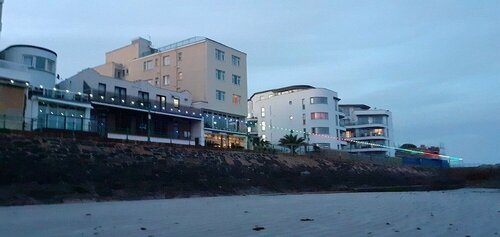 Внешний вид отеля Marina Metro Hotel в Сент-Хелиере, фото 2