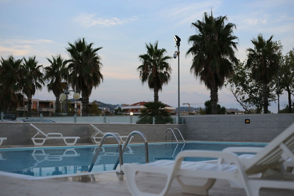 Фото Sea Lion Hotel