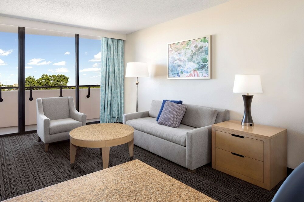 Фото Embassy Suites by Hilton Tampa Airport Westshore